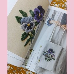 THE PLEASURE OF THE WORLD// Japansk Broderi bog