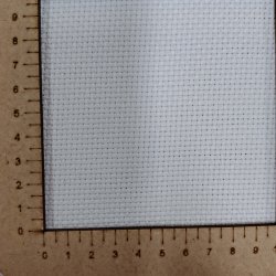 Broderi stof  // 4,4 thr. R� Hvid