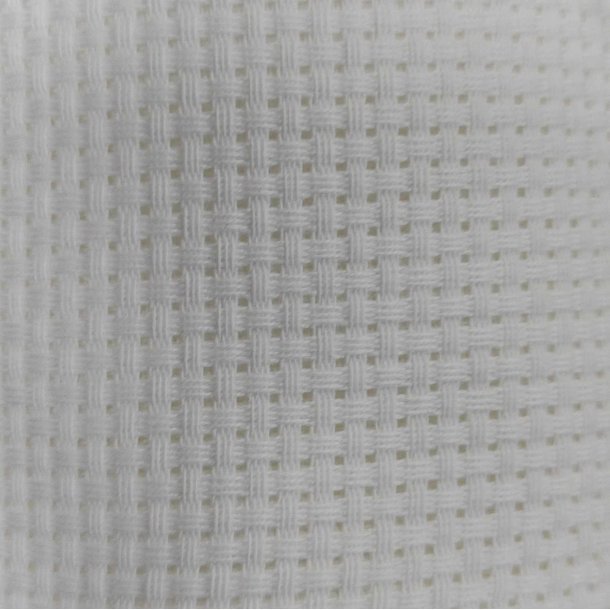 Aida broderi stof  // 2,4 thr. Hvid