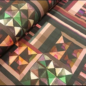 Italiensk modehus 169,- Viskose satin - Grafisk