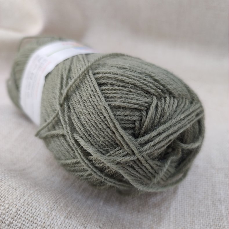 Str�mpegarn // Khaki gr�n nr. 715