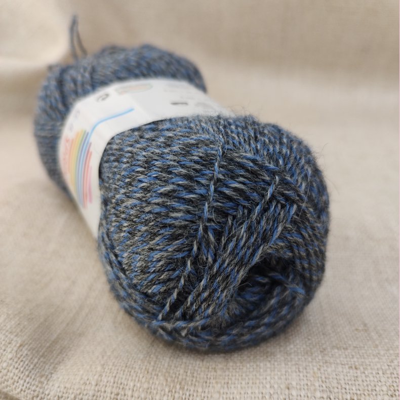 Str�mpegarn // Melange Lys gr� bl� nr. 675