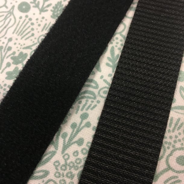 Velcro Sort / Hvid m. og u. lim  15,- - 19,- pr.m