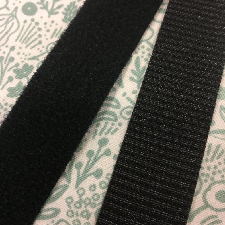 Velcro Sort / Hvid m. og u. lim  15,- - 19,- pr.m