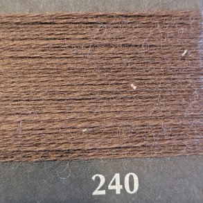 240 // M�rke brun