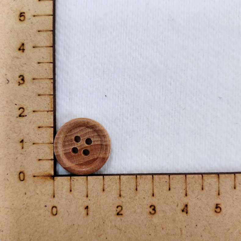 Knap // Tr� 4 huller 1,7cm