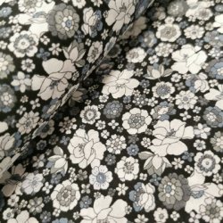 Kokka // Voil m. Flowers ( 80,- pr.m ved kb af hele meter)