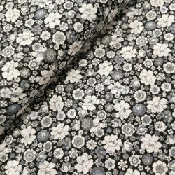 Kokka // Voil m. Flowers ( 80,- pr.m ved kb af hele meter)